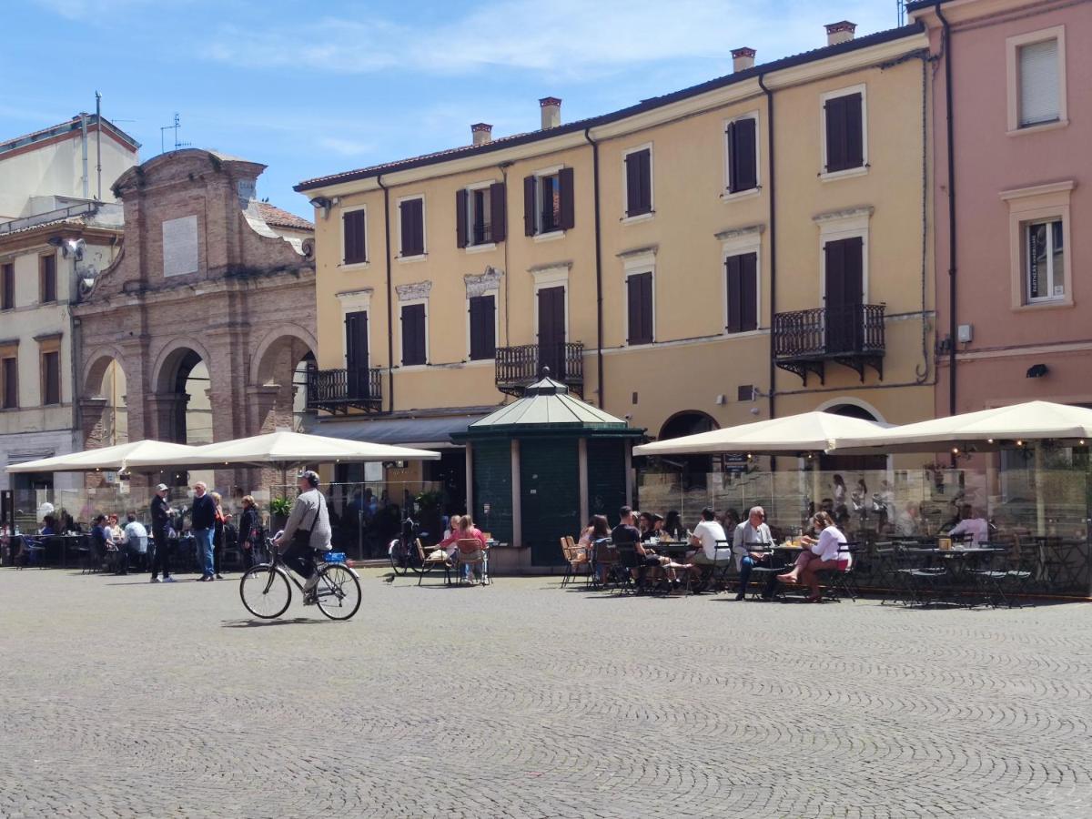 Appartamento In Piazza Cavour Centro Storico Rimini Exteriör bild