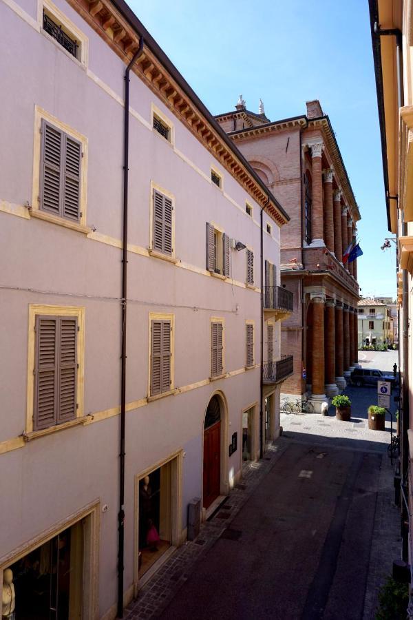 Appartamento In Piazza Cavour Centro Storico Rimini Exteriör bild
